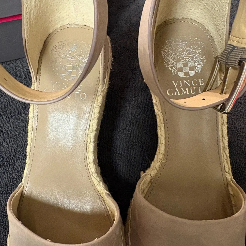 Vince Camuto VC-Leera Ankle Strap Wedges‎ in Dusty Mink Size 7M